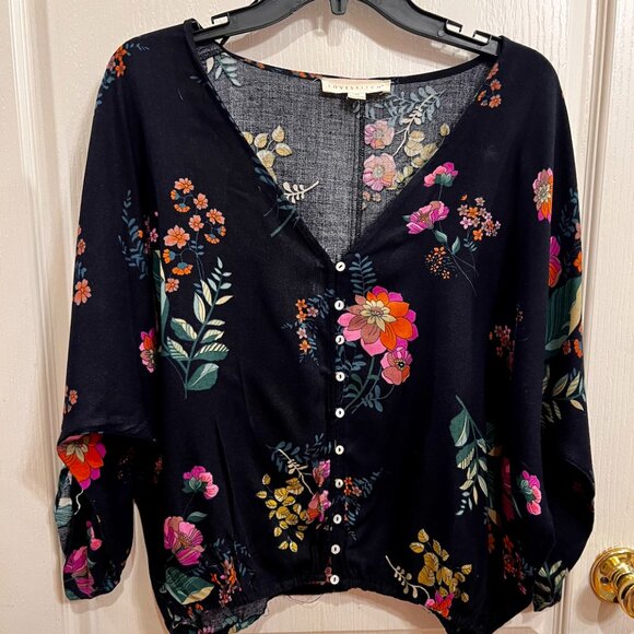 Love Stitch Tops - Love Stitch Crop Floral Top     Size M